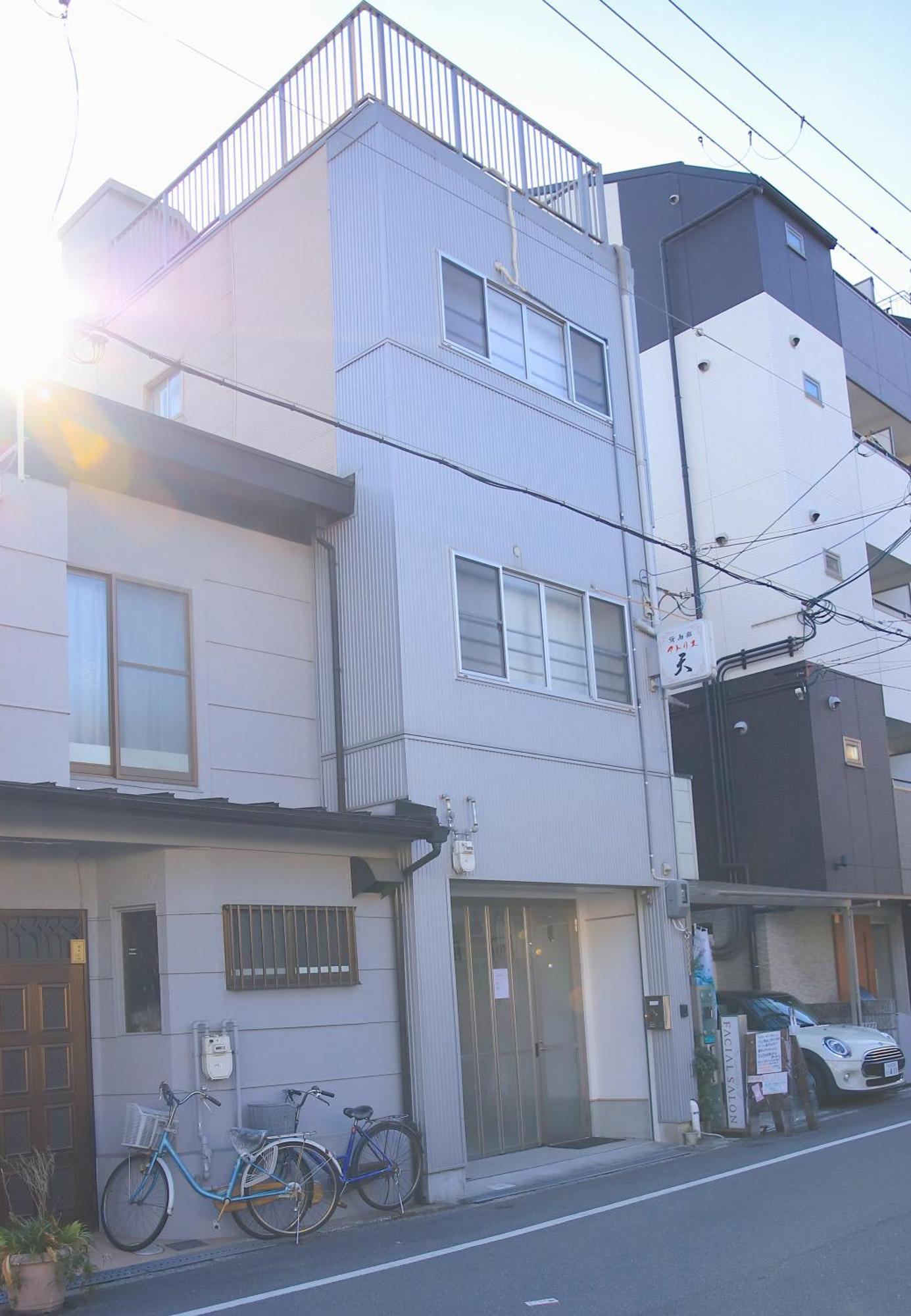 Guesthouse Atelier Ten 民泊アトリエ天 Осака Екстериор снимка